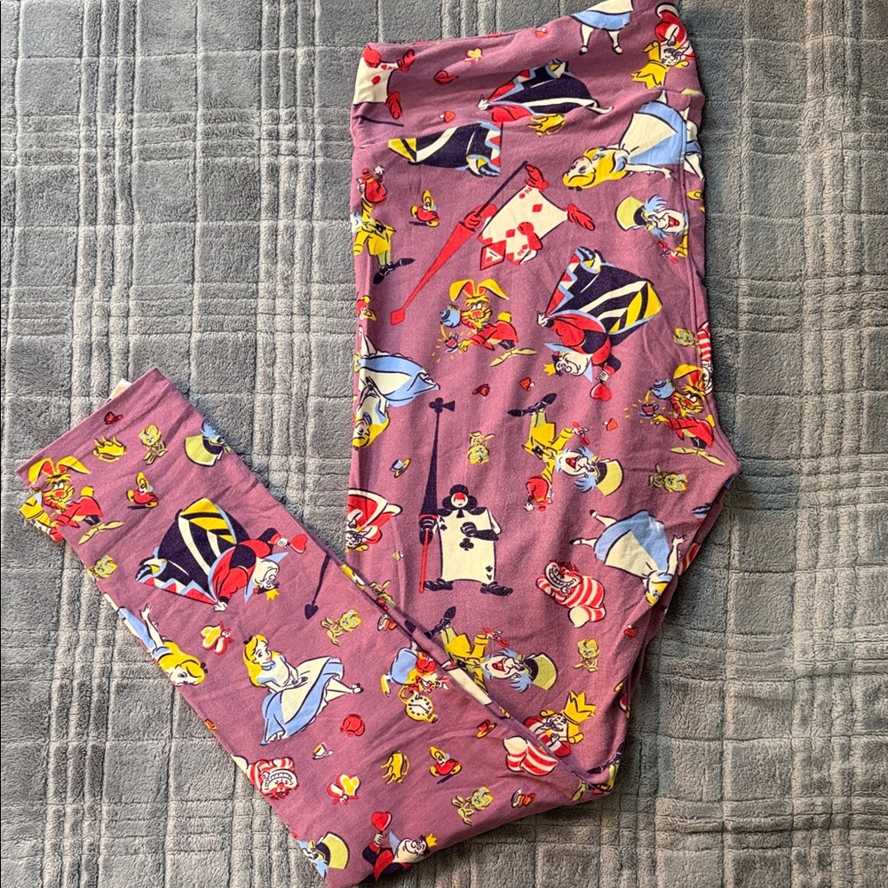 LuLaRoe x Disney leggings. Alice in Wonderland